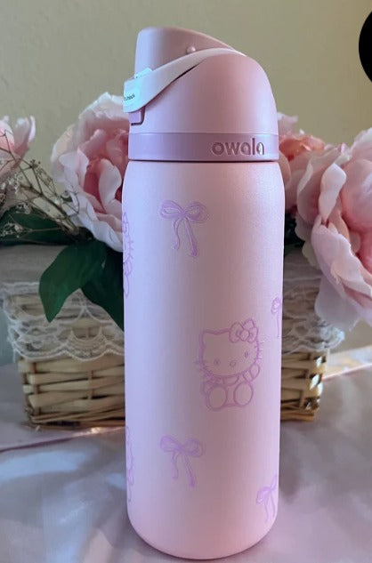 Hello Kitty Limited Edition 32 Oz FreeSip Bottle